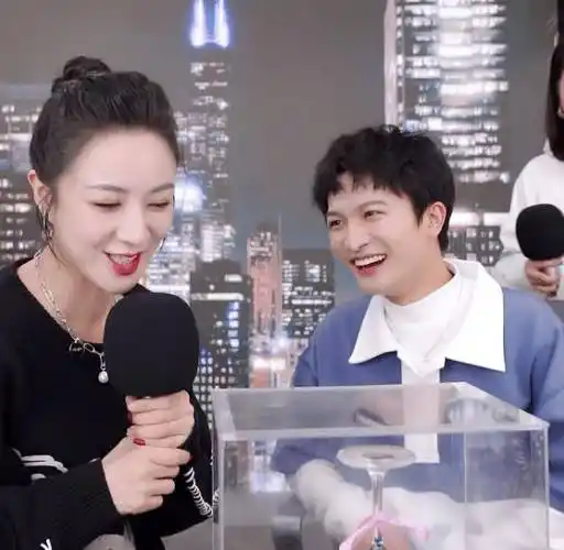 原创周深直播秀高音震破高脚杯吓出表情包反应实在出乎意料