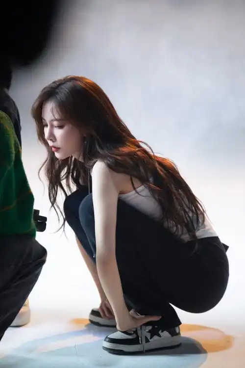 李斯丹妮宋妍霏贴面双人舞