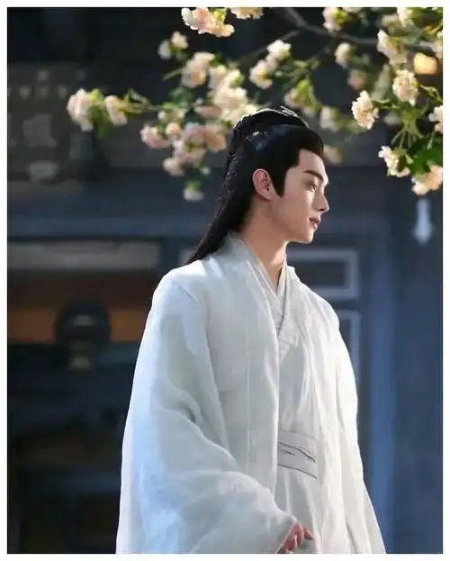 现代装还是古装许凯穿搭哪个更吸睛