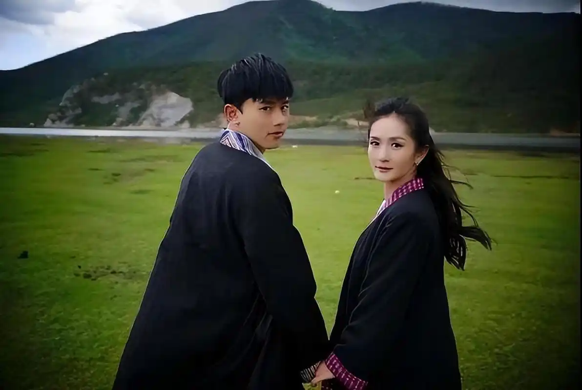 张杰谢娜差几岁(张杰为谢娜庆生)