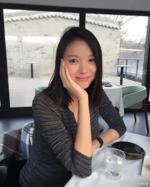 张梓琳张梓琳老公1月10日晚,张梓琳通过微博晒孕期素颜美照,并称:"