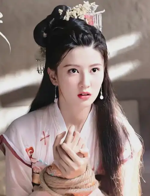 网友"血书"乔欣古装造型半永久,究竟美在哪点?__凤凰网