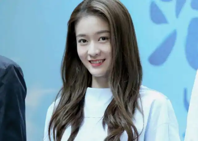 继张雪迎胡辣汤事件后,赵丽颖王一博再喝同碗汤,细节暴露关系