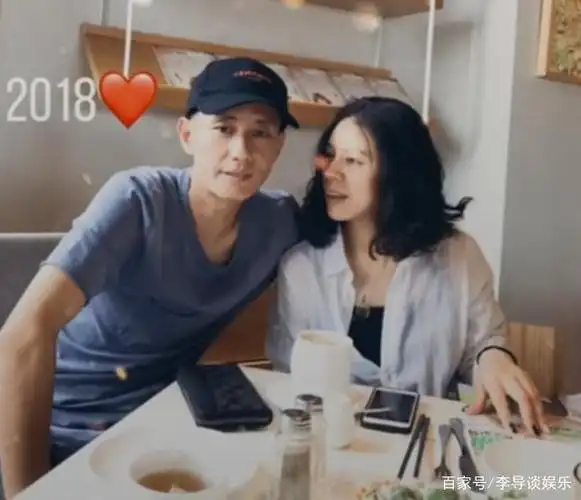 赵露思晒爸妈年轻照,看了她爸的颜值,知道她为什么那么可爱了