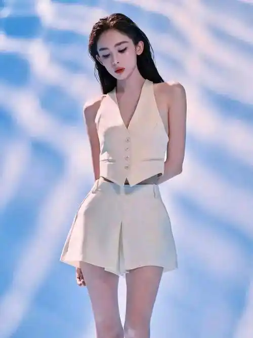 古力娜扎性感写真,妩媚造型,湿发妆容,清新诱惑还显身材