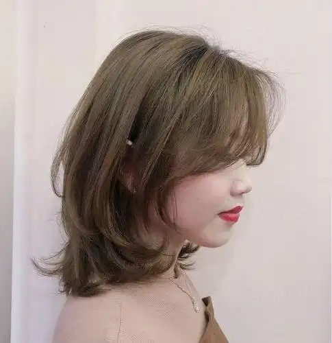 "网红气垫烫中短发"