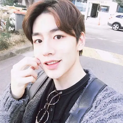 90后男生夏天潮发型设计小年轻男生发型图片