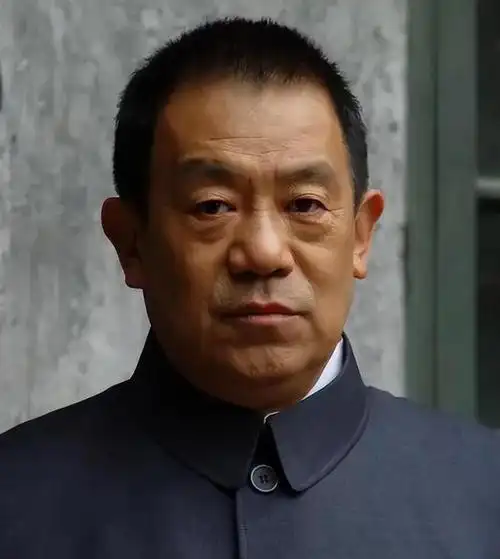 国家一级演员高明结婚53年无绯闻儿子很面熟却叫不出名字