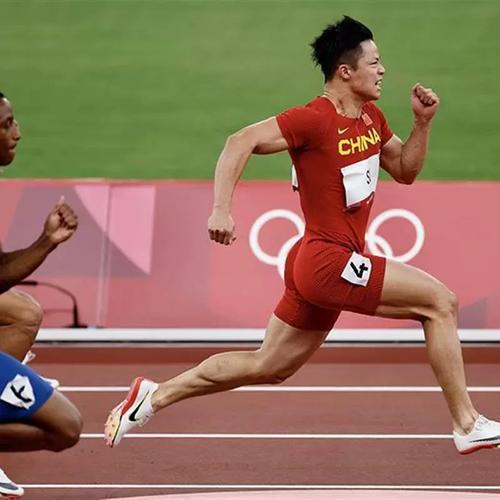 苏炳添海报墙贴亚洲田径短跑健将运动员苏神照片体育馆卧室壁画