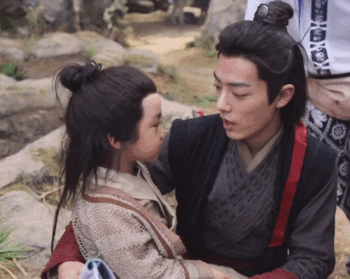 如何评价8月10日肖战王一博在快乐大本营的表现?