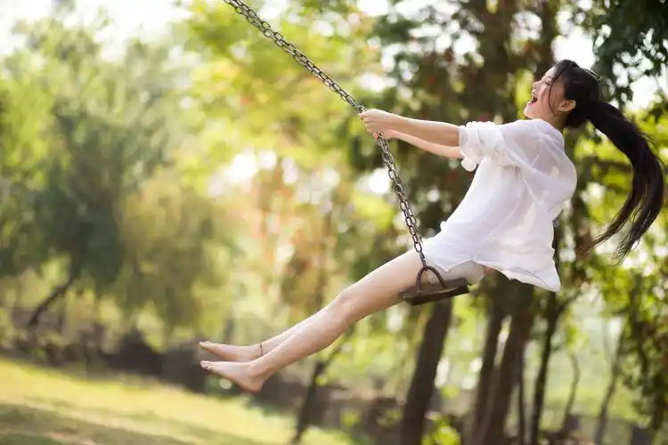 长腿车模燕妮anne化身时尚足球宝贝 美腿大胸就是美_性感美女_美桌网