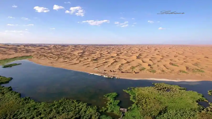 2023腾格里沙漠月亮湖游玩攻略,旅游月亮湖不仅仅是坐坐船看.