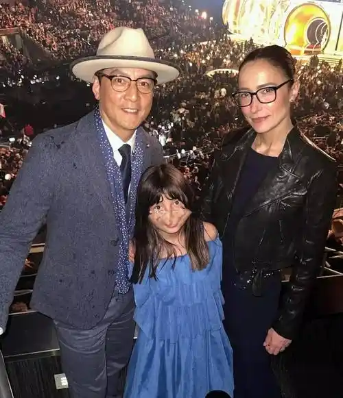 吴彦祖庆祝结婚14周年,甜蜜表白妻子lisa: 没有你,我活不下去!