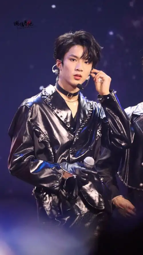 少年on fire##刘耀文特务j舞台