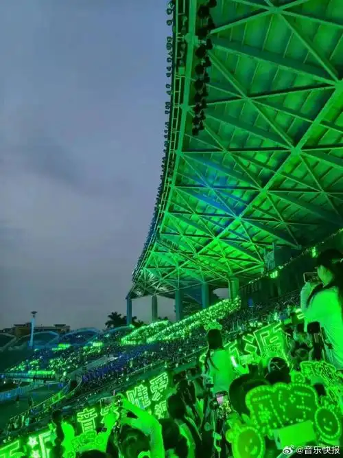 王源绿海##qq音乐巅峰盛典