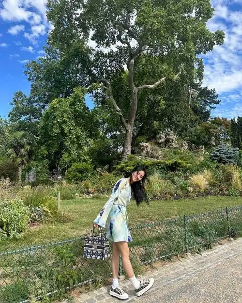 99 云很好7815"96韩国elle八月刊代go【金智秀_kimjisooecho