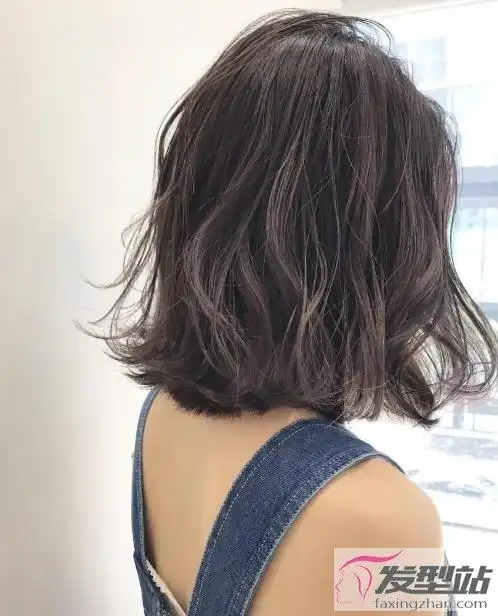 中短发适合烫什么发型 发尾外卷软萌俏皮更可爱