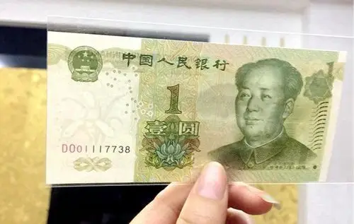 一点大家不知道的是,第五套人民币当中,只有1元钱纸币没有其他的版本