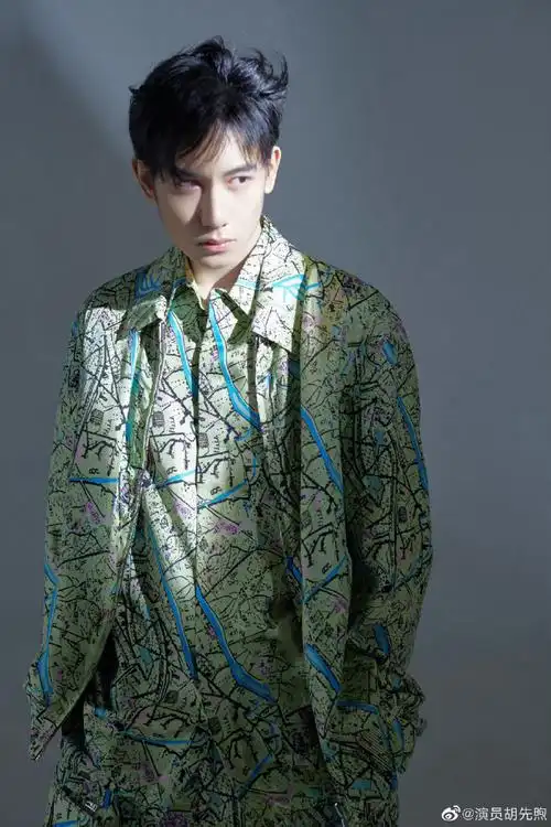 胡先煦像个人形立牌##胡先煦说我不敢动