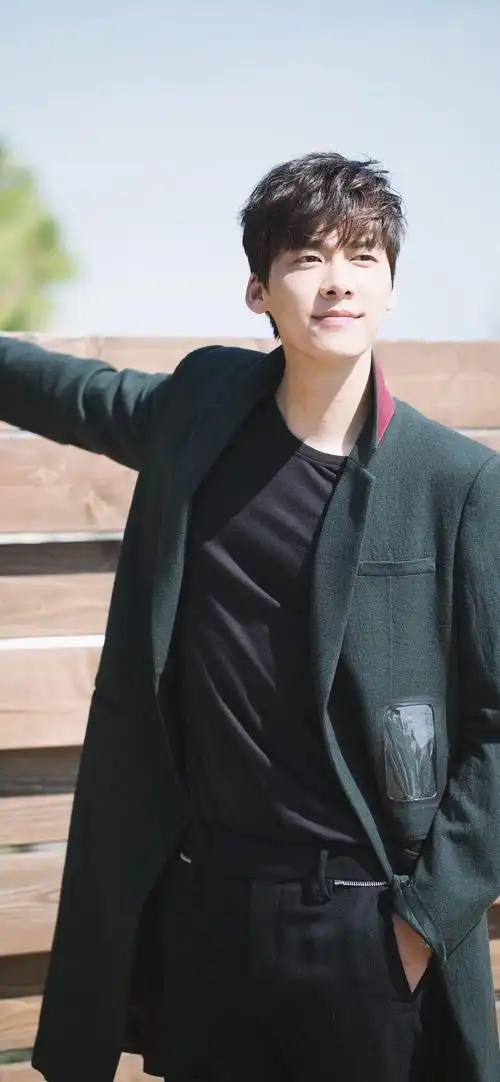 李易峰无水印高清写真-李易峰女装漂亮的照片-李易峰写真高清任嘉伦