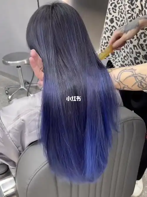 蓝色渐变色发尾