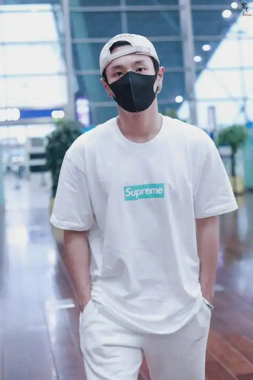 李汶翰成都机场饭拍