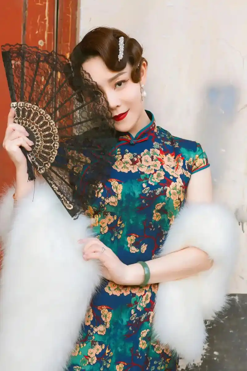 怀旧 #旗袍 #个人写真 中国女子,汉服与旗袍是古今代表性 - 抖音