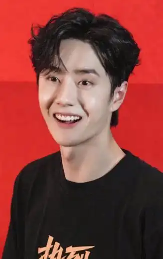 王一博甜笑迷人新照曝光,网友:微笑要了命!