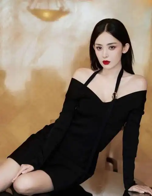 杀疯了简直是杀疯了!近期的古力娜扎,风韵十足更具女人味儿