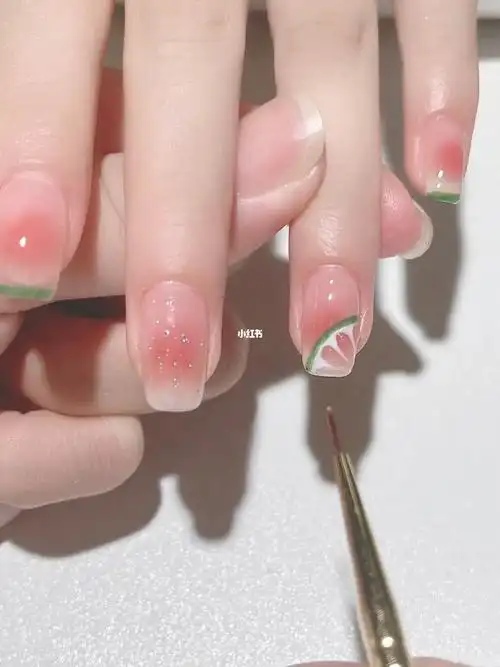 彩绘腮红青柠美甲画法