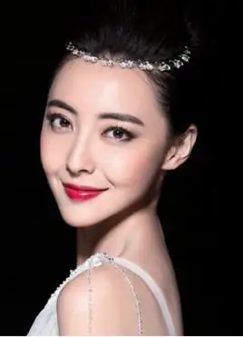 一,《致青春》中,没有蒋洁这个角色,应该是施洁(剧中玉董的秘书,喜欢