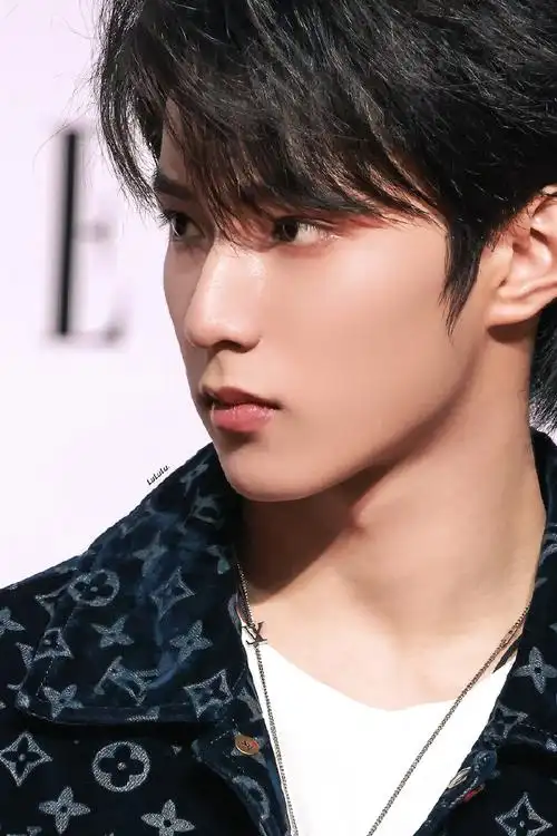 刘耀文叁重楼暨出道四周年演唱会##刘耀文 fashion item##刘耀文路易