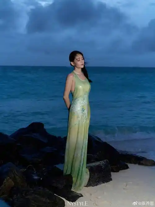 陈乔恩脸肿不对称,杨紫显老,钟楚曦春光满面_状态_旅游_网友