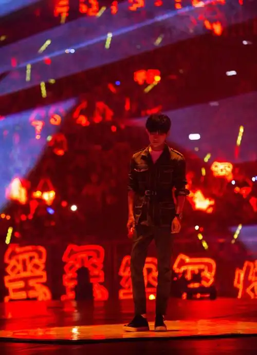 易烊千玺红海 今天的红海超燃,这是属于易烊千玺的红海|易烊千玺|红海