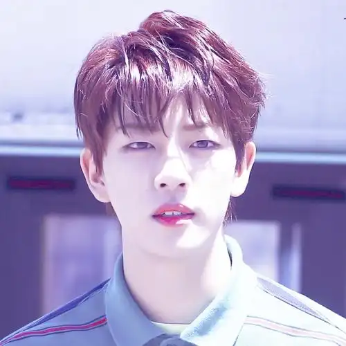 自截男爱豆头像,by气哭