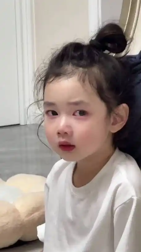 委屈巴巴哭的也太惹人心疼了#夏日解忧放映会#人类幼崽乐园的微博视频