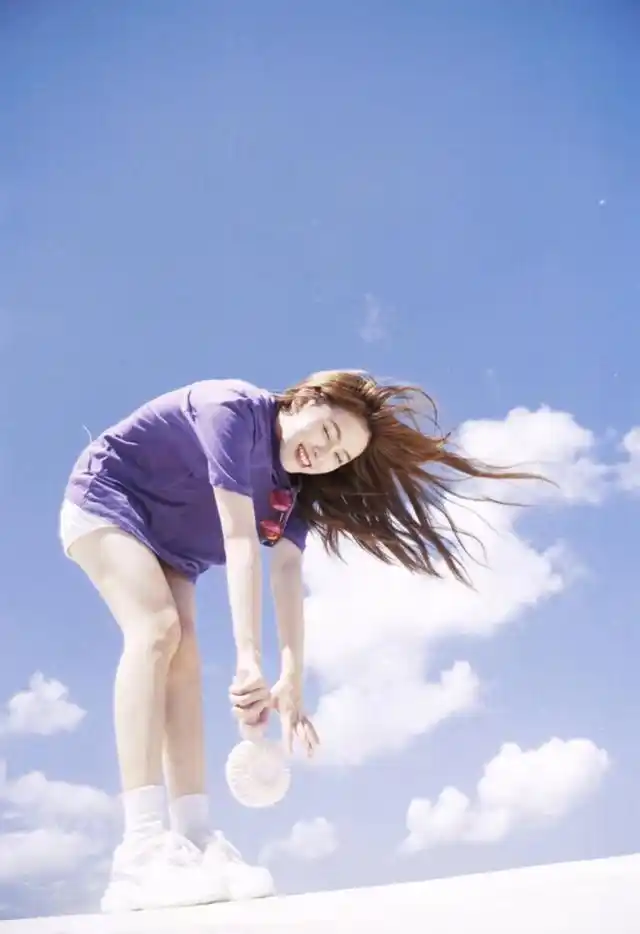 不用费心找背景试试和天空这样拍谁拍谁好看