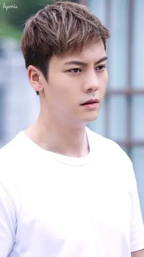 【陈伟霆 william chan】180811 风暴舞 李俊杰 探班 2171 x 3861 px