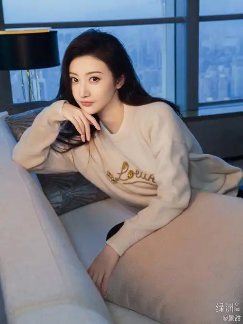 景甜童年照双马尾俏皮可爱 架镜框咧嘴甜笑超软萌