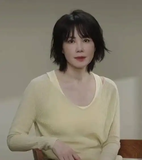 王菲出镜状态佳 短发造型清爽又干练_娱乐频道_中国青年网