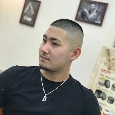 男生剃四方平头帅气度飙升中年男士如何剃平头会受关注2