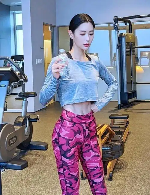 克拉拉绝美时刻168cm的黄金三围腰臀比亚洲最美性感花瓶