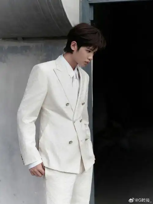 微博电影之夜红毯##黄明昊