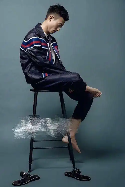 没想到张一山的身材这么好,有胸肌还有腹肌,真是穿衣瘦脱衣有肉,没