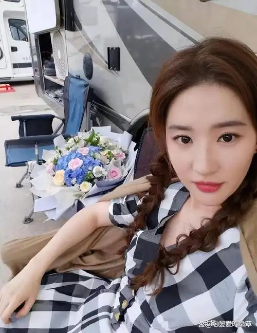 这一次,刘亦菲"油光铮亮"的大象腿,是对内娱畸形审美的反击