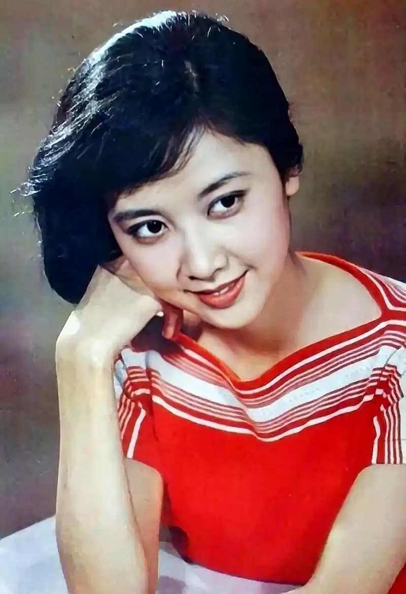 女儿国国王朱琳年轻时的照片