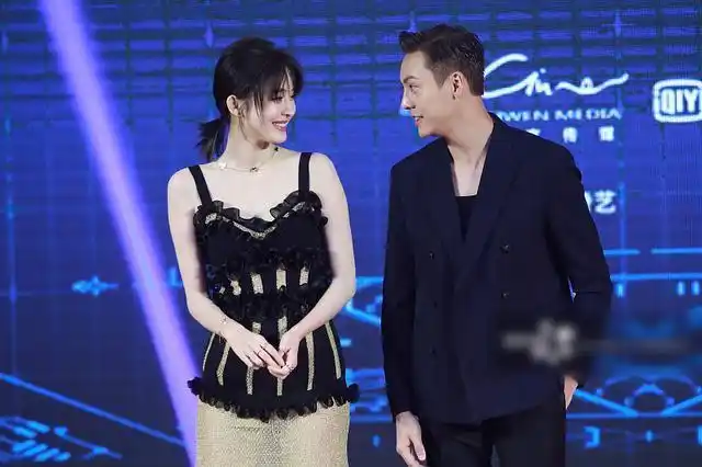 古力娜扎与陈伟霆首次合作吸睛十足, 两人对视害羞甜笑cp感满满