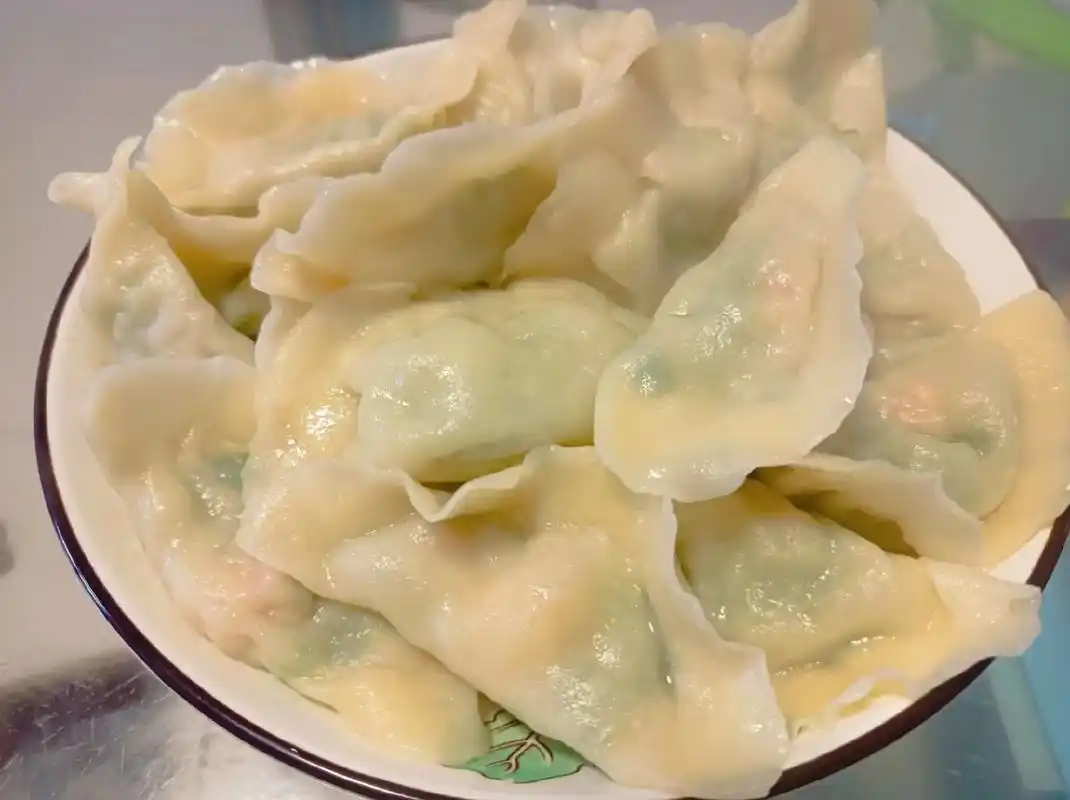 鲜虾韭菜肉饺子09.96,有段时间没正儿八经包饺子了,今天的 - 抖音