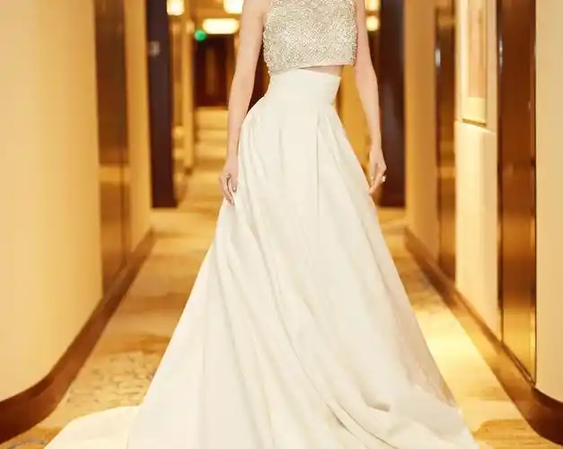 李菲儿穿两截式钻饰礼服高挑优雅女人梦寐以求身材