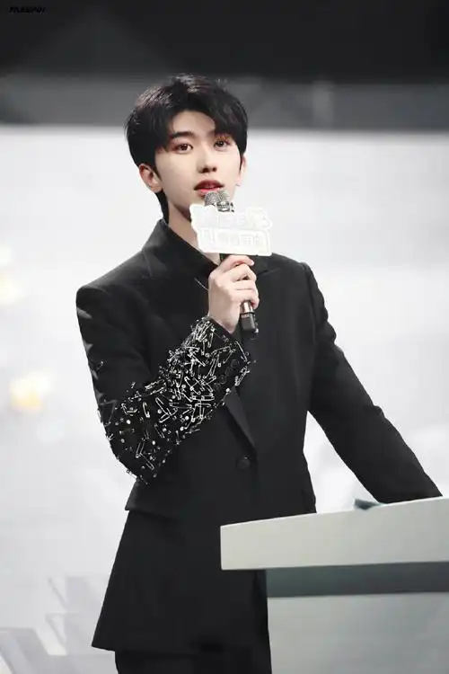 蔡徐坤范思哲全球品牌代言人